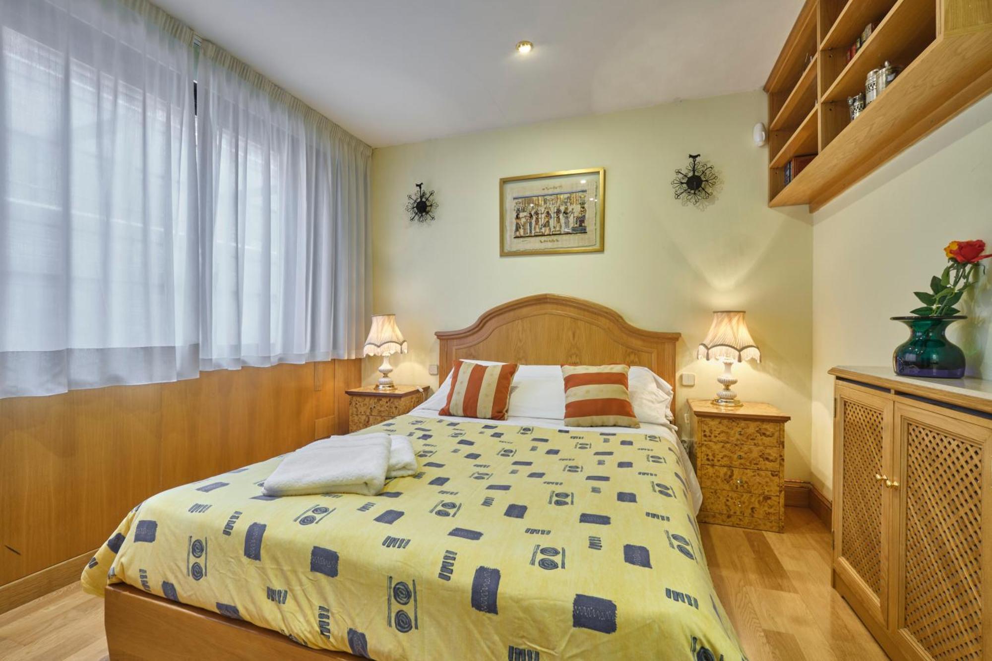 Apartamentos Carlos Madrid Exterior photo