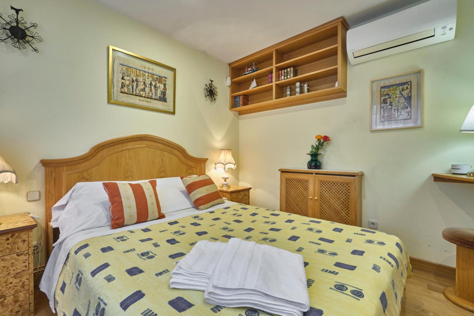 Apartamentos Carlos Madrid Exterior photo